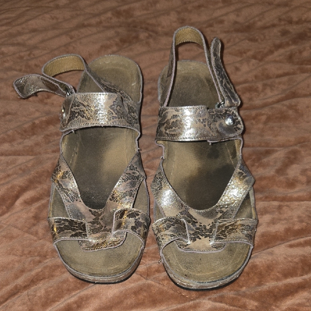 Helle Comfort Elegant Metallic Women's Sandals